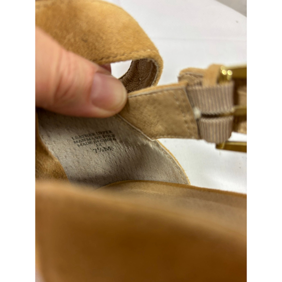 Women's Bettye Muller Tan Suede Gold Buckle Sandals Size 7.5 - Picture 8 of 8